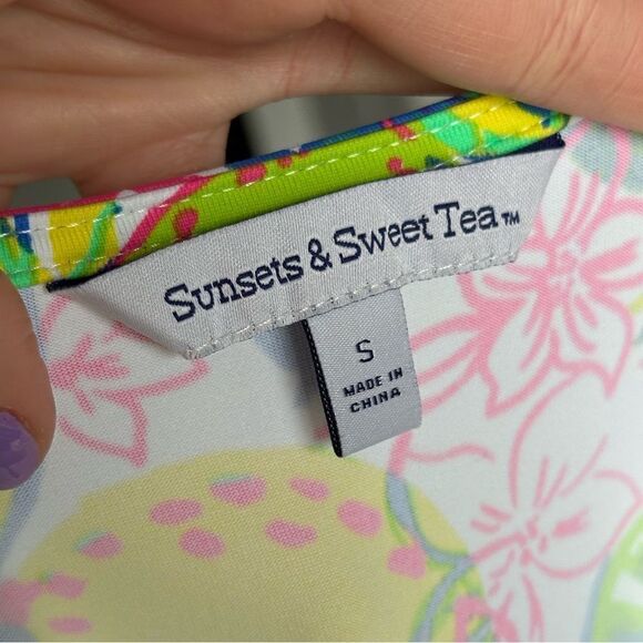 Sunsets & Sweet Tea Green & Yellow Lemon Lime Slices Double Lined Tank Top - Picture 3 of 3